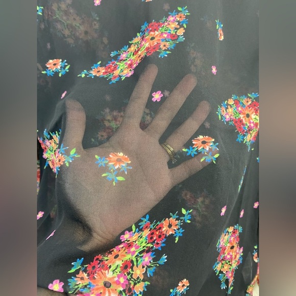 Cabi Boho Floral Peasant V-Neck Sheer Summer Vacation Peasant Top size Medium - Picture 7 of 10